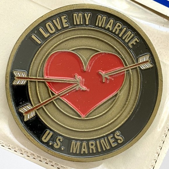 US Marines I Love My Marine Red Heart Target Challenge Coin & Plastic Case 1.5" - Picture 1 of 3